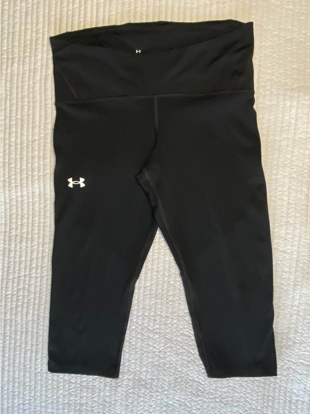 Under Armour Black Compression Capri Leggings - Size Large